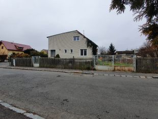 Dvougenerační rodinný dům s pozemkem (foto 3)
