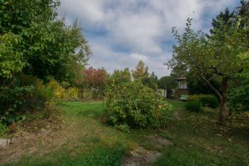Pozemek se zahradním domkem (foto 23)