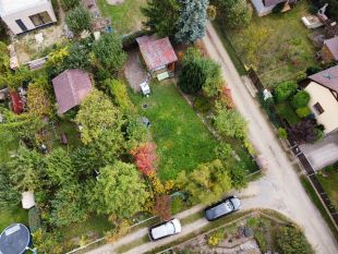 Pozemek se zahradním domkem (foto 6)